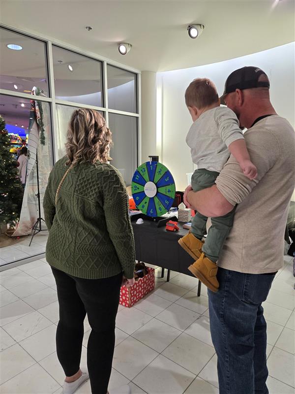 Family at prize wheel